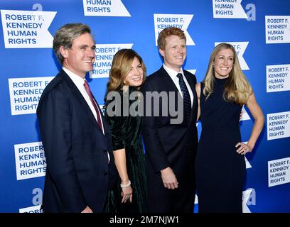 Matthew Rauch Kennedy, left, and wife Katherine Lee Manning pose with