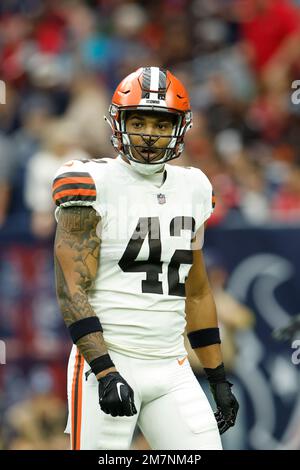 Cleveland Browns linebacker Tony Fields II (42) jogs off of the