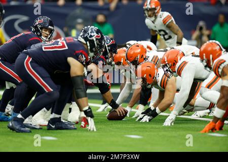 Cleveland Browns defensive tackle Taven Bryan (99) stands on the field  during an NFL football game against the Cincinnati Bengals, Sunday, Dec.  11, 2022, in Cincinnati. Cincinnati won 23-10. (AP Photo/Aaron Doster