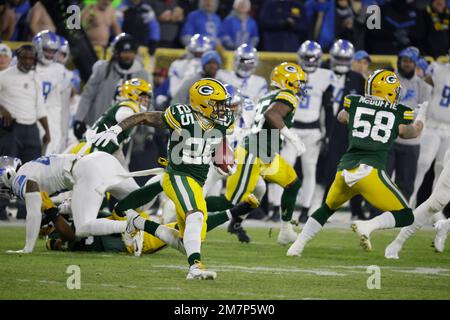 Green Bay Packers' Keisean Nixon trto get past Chicago Bears' Josh Blackwell  during the first half of an NFL football game Sunday, Dec. 4, 2022, in  Chicago. (AP Photo/Charles Rex Arbogast Stock