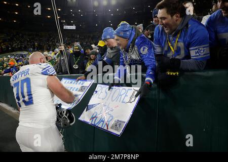 Detroit Lions offensive tackle Dan Skipper (70) warms up before an NFL  football game Sunday, Nov. 13, 2022, in Chicago. (AP Photo/David Banks  Stock Photo - Alamy