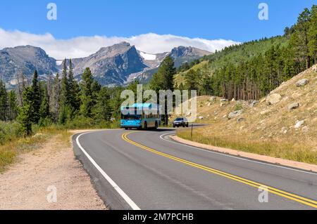Shuttle on Bear Lake Road - During Summer and Autumn months, Shuttle buses help to reduce heavy traffic on scenic and popular Bear Lake Road, RMNP, CO. Stock Photo