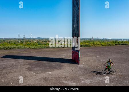 Sculpture Bramme for the Ruhr Area by Richard Serra, on the Brammentrail, mountain bike trail on the Schurenbach slagheap, in Essen NRW, Germany, Stock Photo