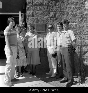 Brigadier General Harold G. Glasgow, First Lieutenant Sparks, and the family of Second Lieutenant Richard J. Matteson stand in front of the plaque mounted on the new counter intelligence (CIT) building at the Marine Corps Air-Ground Combat Center. The building was named in the memory of Matteson who died in the fire that destroyed the old CIT building. Base: Twentynine Palms State: California (CA) Country: United States Of America (USA) Stock Photo