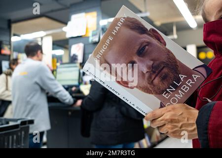 Barcelona, Spain. 10th Jan, 2023. A woman is seen holding the spanish edition of Prince Harry's memoir book, entitled 'En la Sombra', original title 'Spare', inside an 'Abacus' bookstore in the city center. (Photo by Davide Bonaldo/Sipa USA) Credit: Sipa USA/Alamy Live News Stock Photo
