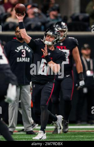 Atlanta Falcons quarterback Logan Woodside (6) warms up before an NFL  football game against the Tampa Bay Buccaneers, Sunday, Jan. 8, 2023, in  Atlanta. The Atlanta Falcons won 30-17. (AP Photo/Danny Karnik