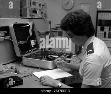 Second LT. Joanne Shackford, a biomedical engineer, conducts an experiment at the U.S. Air Force School of Aerospace Medicine. Base: Brooks Air Force Base State: Texas (TX) Country: United States Of America (USA) Stock Photo