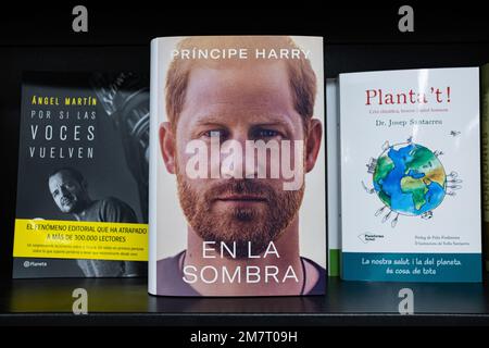 Barcelona, Spain. 10th Jan, 2023. The spanish edition of Prince Harry's memoir book, entitled 'En la Sombra', original title 'Spare', is seen on the shelves of 'Abacus' bookstore in the city center. Credit: SOPA Images Limited/Alamy Live News Stock Photo