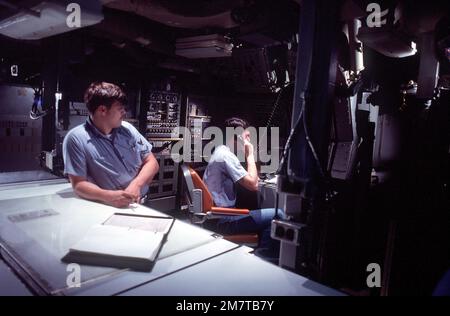 Electronics Technicians 2nd Class (Submarines) (ET2) (SS) Steven W. Lockhart Jr., using the telephone, and James R. Fackler man their stations during a precommissioning exercise aboard the nuclear-powered ballistic missile submarine OHIO (SSBN-726). The submarine was built by General Dynamics Corp. Base: Naval Submarine Base, Groton State: Connecticut (CT) Country: United States Of America (USA) Stock Photo