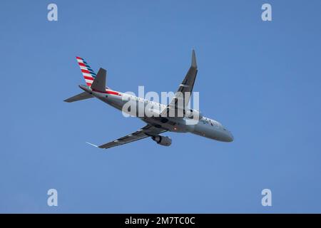 SeaTac, Washington, USA. 10th January, 2023. An American Eagle ERJ-175 takes off at Seattle-Tacoma International Airport. Credit: Paul Christian Gordon/Alamy Live News Stock Photo