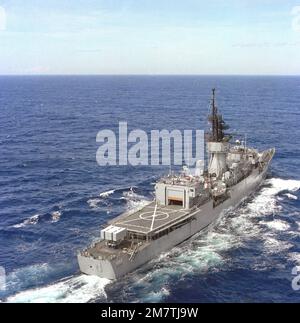 Aerial starboard quarter view of the frigate USS KNOX (FF-1052) underway off the coast of Luzon, Republic of the Philippines. Country: Philippine Sea Stock Photo