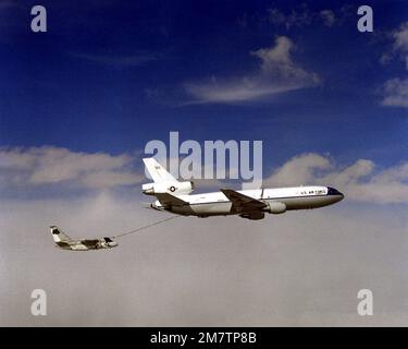 Air-to-air right side view of a KC-10A Extender aircraft refueling an S-3A Viking aircraft. Base: Edwards Air Force Base State: California (CA) Country: United States Of America (USA) Stock Photo