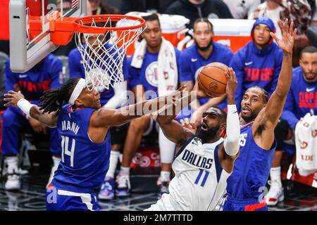 Los Angeles, California, USA. 10th Jan, 2023. Dallas Mavericks guard Tim Hardaway Jr. (11) goes to the basket under pressure from Los Angeles Clippers guard Terance Mann (14) and forward Kawhi Leonard (2) during an NBA basketball game Sunday, January 10, 2023, in Los Angeles. (Credit Image: © Ringo Chiu/ZUMA Press Wire) EDITORIAL USAGE ONLY! Not for Commercial USAGE! Stock Photo