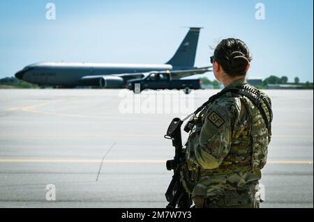 The 155th Air Refueling Wing exercised an Alert Aircraft Repositioning ...