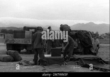 Members of Company E, 426th Shipping and Storage Battalion, rig and load equipment onto trucks making sure that the load is proportioned properly, during Exercise Ocean Venture '82. Subject Operation/Series: OCEAN VENTURE '82 Base: Fort Campbell State: Kentucky (KY) Country: United States Of America (USA) Stock Photo