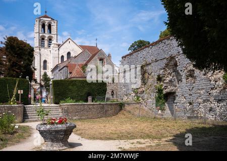 Vezelay (central-northern France): the Vezelay Abbey (French: Abbaye Sainte-Marie-Madeleine de Vezelay, registered as a UNESCO World Heritage Site, an Stock Photo