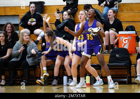 The girls competing during the girls fall high school basketball tournament in Australia Stock Photo