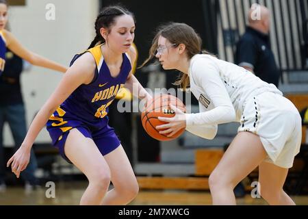 The girls competing during the girls fall high school basketball tournament in Australia Stock Photo