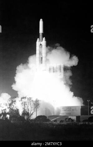 A Titan 34D/IUS (inertial upper stage) vehicle carrying two military communications satellites, a DSCS-II and a DSCS-III, is launched at 12:05 a.m. Base: Cape Canaveral State: Florida (FL) Country: United States Of America (USA) Stock Photo