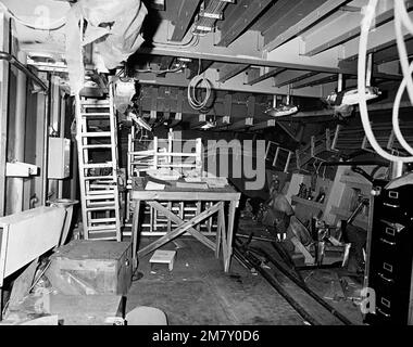 An interior view of the tactical towed array sonar/bathythermograph room on the guided missile frigate USS HALYBURTON (FFG 40) at 70 percent completion. Base: Seattle State: Washington (WA) Country: United States Of America (USA) Stock Photo