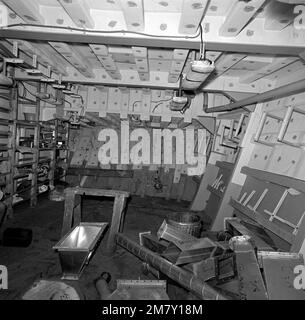 The tactical towed array sonar bathythermograph room aboard the guided missile frigate NICHOLAS (FFG-47). The ship is 40 percent complete. Base: Bath State: Maine (ME) Country: United States Of America (USA) Stock Photo