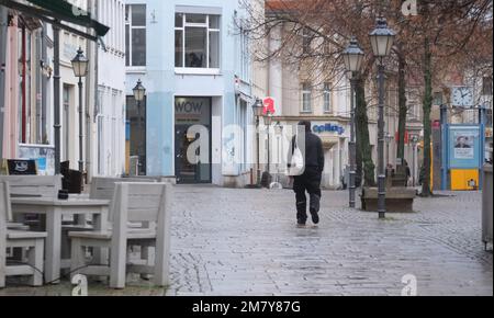 Zeitz, Germany. 11th Jan, 2023. View of the pedestrian zone. The industrial city is considered the heart of structural change in the Central German lignite mining region. Credit: Sebastian Willnow/dpa/Alamy Live News Stock Photo