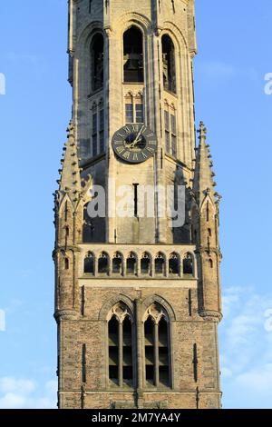 Le beffroi de Bruges. Vue depuis la Grand-Place. Stock Photo