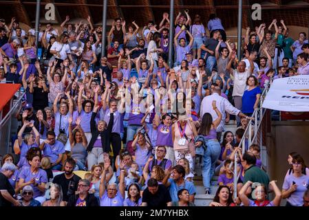 Concurs de Castells de Tarragona 2022 (Tarragona Castells contest). Sunday contest. Spectators in the stands (Tarragona, Catalonia, Spain) Stock Photo