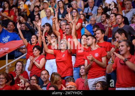 Concurs de Castells de Tarragona 2022 (Tarragona Castells contest). Sunday contest. Spectators in the stands (Tarragona, Catalonia, Spain) Stock Photo