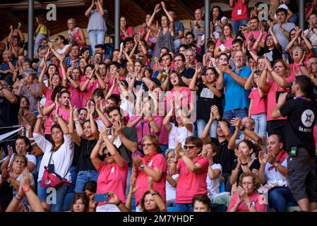 Concurs de Castells de Tarragona 2022 (Tarragona Castells contest). Sunday contest. Spectators in the stands (Tarragona, Catalonia, Spain) Stock Photo