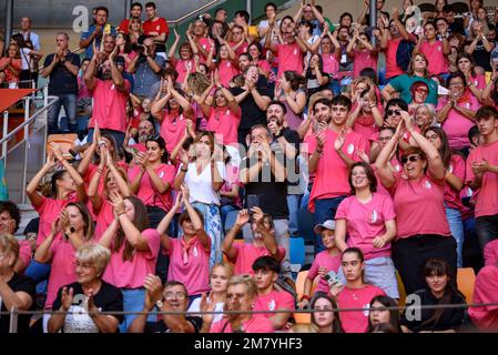 Concurs de Castells de Tarragona 2022 (Tarragona Castells contest). Sunday contest. Spectators in the stands (Tarragona, Catalonia, Spain) Stock Photo