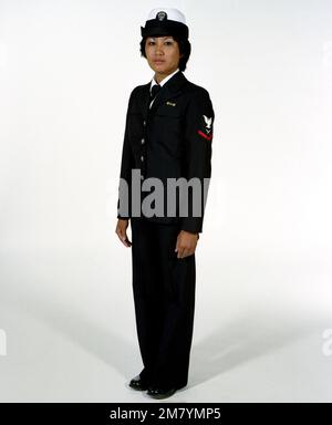Uniform: Service dress blue "B", Navy enlisted women, ranks E-1 through  E-6. Country: Unknown Stock Photo - Alamy