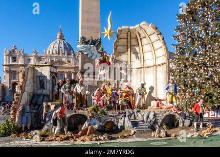 NATIVITY SCENE ON SAINT PETER'S SQUARE IN ROME WITH THE SAINT PETER'S BASILICA IN THE BACKGROUND, VATICAN, ROME, ITALY Stock Photo