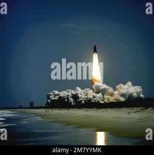 The Space Shuttle Challenger lifts off from the Complex 39A launch pad ...