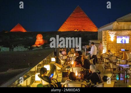 OUTDOOR CAFE AT NIGHTFALL FOR THE SOUND AND LIGHT SHOW ON THE PYRAMIDS AND SPHINX OF GIZA, CAIRO, EGYPT, AFRICA Stock Photo
