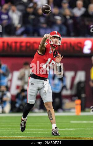 Georgia Bulldogs quarterback Carson Beck (15) warms up prior to a ...