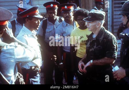 General John W. Vessey Jr., chairman, Joint Chiefs of STAFF, talks with members of the Eastern Caribbean Defense Force while visiting the island during Operation URGENT FURY. Subject Operation/Series: URGENT FURY Country: Grenada (GRD) Stock Photo