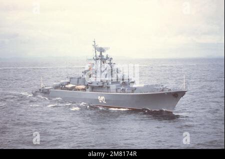 A starboard bow view of the Soviet Krivak II class guided missile frigate REZVY (FFG 942) underway. Country: Atlantic Ocean (AOC) Stock Photo