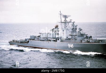 A starboard bow view of the Soviet 'Krivak II' class guided missile frigate 946 (FFG 946) underway. Country: Atlantic Ocean (AOC) Stock Photo