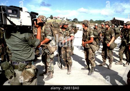 Members of the 82nd Airborne Division are videotaped as they board an aircraft at Point Salines Airport during Operation URGENT FURY. Subject Operation/Series: URGENT FURY Country: Grenada (GRD) Stock Photo