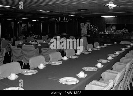 A view of the wardroom dining area aboard the aircraft carrier USS AMERICA (CV 66). Base: USS America (CV 66) Country: Mediterranean Sea (MED) Stock Photo