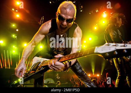 michael-schenker-german-rock-guitarist-i-n-1981-photo-laurens-van