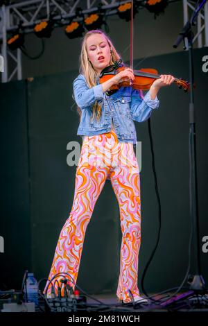 fiddle player Bronwyn Keith-Hynes with Golden Highway bluegrass band, Vancouver Folk Music Festival, Vancouver, British Columbia, Canada Stock Photo