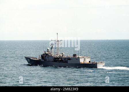 USS Copeland (FFG-25) underway at sea, in the 1980s Stock Photo - Alamy