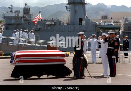 Marine Sergeant Major Allan J. Kellogg, right, Medal of Honor recipient for duty in Vietnam, and Air Force General Jerome O'Malley, commander-in-chief of Pacific Air Forces, salute during the wreath-laying ceremony to honor the Unknown Serviceman of the Vietnam Era. The casket will be transported California aboard the frigate USS BREWTON (FF 1086). Base: Pearl Harbor State: Hawaii (HI) Country: United States Of America (USA) Stock Photo