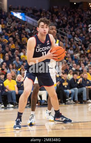 Connecticut Huskies forward Alex Karaban (11) and Seton Hall Pirates ...