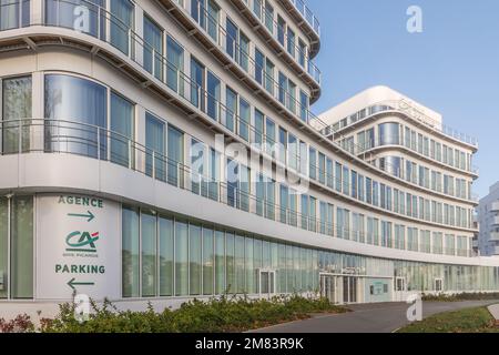 CREDIT AGRICOLE BANK BRIE PICARDIE AND SIMONE VEIL TRAFFIC CIRCLE, CHESSY, VAL D'EUROPE, MARNE LA VALLEE, SEINE ET MARNE (77), FRANCE, EUROPE Stock Photo