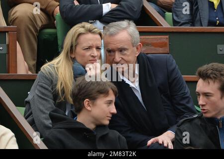 Bernard Arnault's daughter Delphine (C), Dior CEO Sidney Toledano (L) and  French fashion stylist Pierre Cardin pose beside items on display after a  press conference at the occasion of Christian Dior's centenary