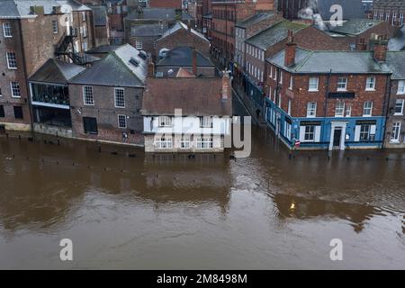 The Kings Arms If Flooded As Heavy Rain Causes The River Ouse In York ...