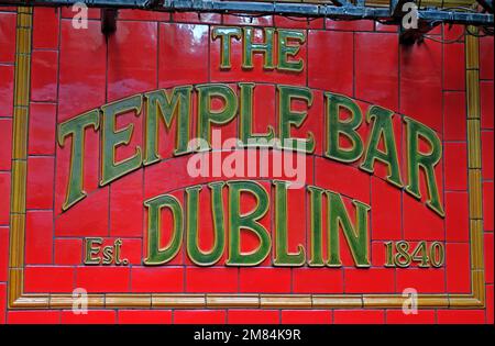 Tiled red/green wall at The Temple Bar, Dublin, Est 1840, 47-48 Temple Bar, Dublin 2, D02 N725, Eire, Ireland Stock Photo